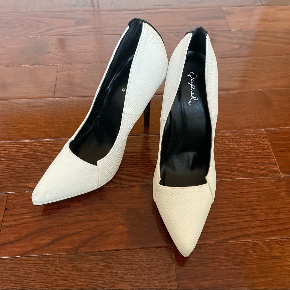 White Pump Heel